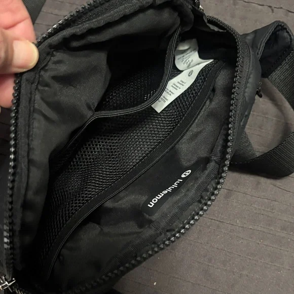 Lululemon Everywhere Belt Bag Large 2L EUC - Picture 4 of 4